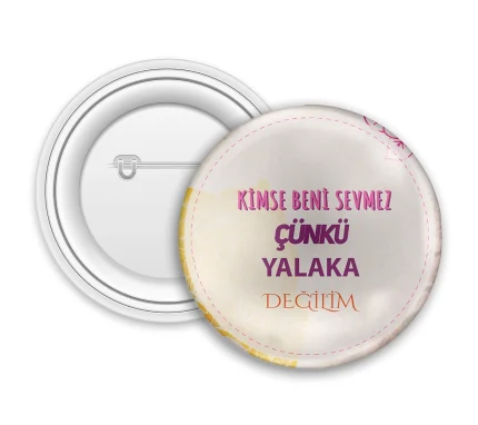 Kimse Beni Sevmez Çünkü Yalaka Değilim Rozet
