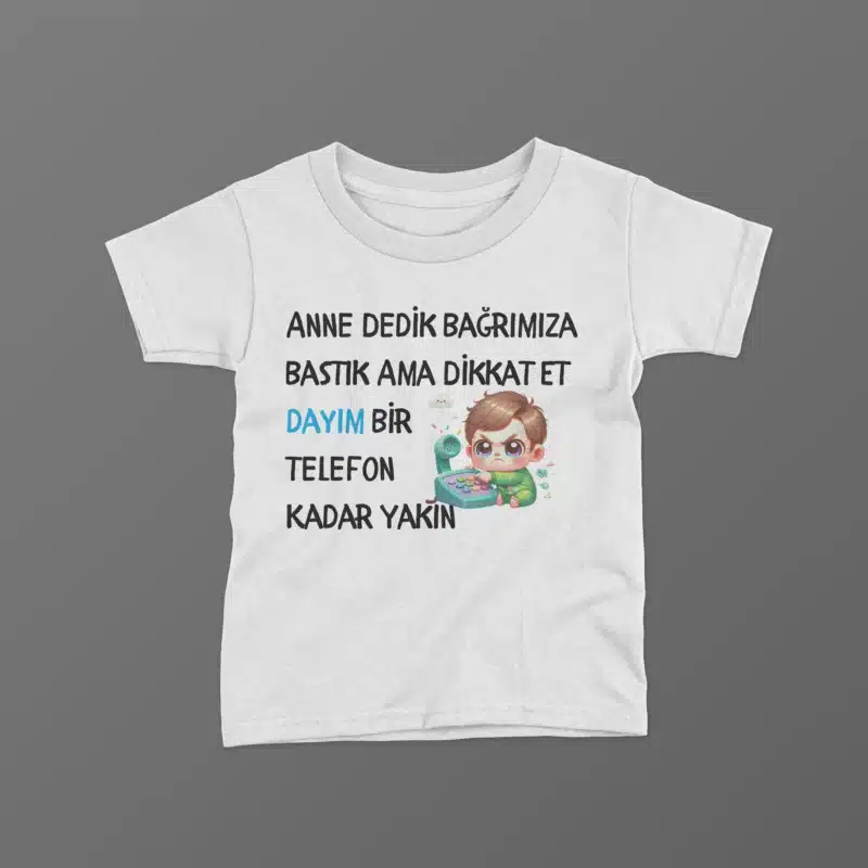 Anne Dedik Bağrımıza Bastık Ama Dikakt Et Dayım Bir Telefon Kadar Yakın Erkek Baskılı Tişört