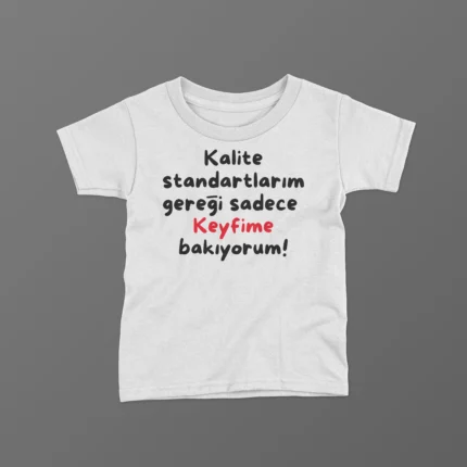 Kalite Standartlarım Gereği Sadece Keyfime Bakıyorum Baskılı Tişört