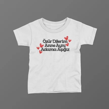 Özür Dilerim Anne Aynı Adama Aşığız Baskılı Tişört