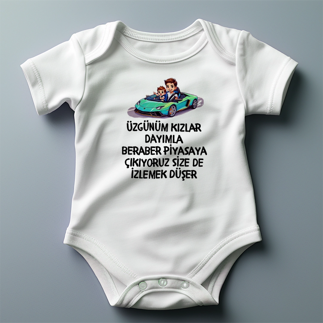 Uzgunum-Kizlar-Dayimla-Piyasaya-Cikiyoruz-Size-De-Izlemek-Duser-Baskili-Zibin.webp Üzgünüm Kızlar Dayımla Piyasaya Çıkıyoruz Size De İzlemek Düşer Baskılı Zıbın - Görsel 1