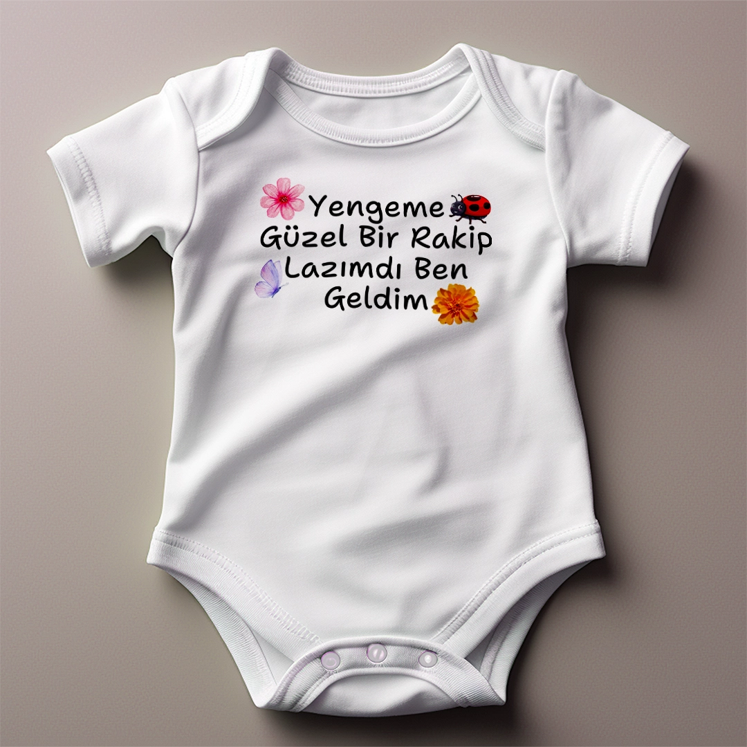 Yengeme-Guzel-Bir-Rakip-Lazimdi-Ben-Geldim-Baskili-Zibin.webp Yengeme Güzel Bir Rakip Lazımdı Ben Geldim Baskılı Zıbın - Görsel 1